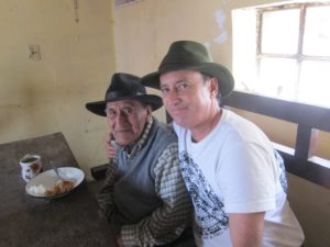 Figura 6b. Don Manuel con Javier Ruzo en su casa de San Pedro (2014)
