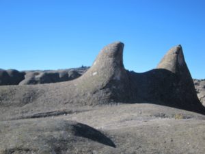 Figure 17a. Shows the “seat of two cones” and in the distance, on the left, the helmet from the zone called Santa Maria. Figure 17a shows the “seat of two cones” and in the distance, on the left, the helmet from the zone called Santa Maria.