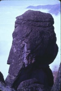 This head with a sharp nose and a cap is located at the edge of the cliff on the west side. It has also been called the Easter Island head, which it resembles. The photograph was taken in late December 2001, before noon. The line of sight is 360 degrees to the north (Table 1).