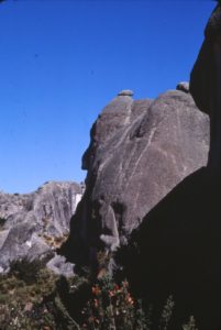 (con detalle del dolmen que constituye el chullo o gorro)  