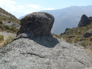 This stone has a seat carved out of it with a line of sight of 45 degrees northeast (Figure 22b, Table 1). A face appears to have been carved on the opposite side (Figure 22c).